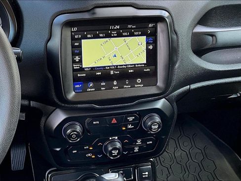 Used 2023 Jeep Renegade Latitude AWD/4WD image 9