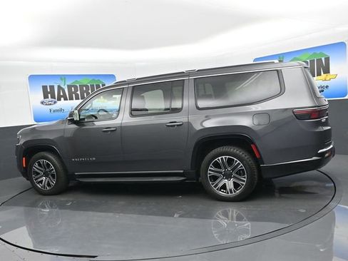 Used 2024 Jeep Wagoneer L Series II image 3