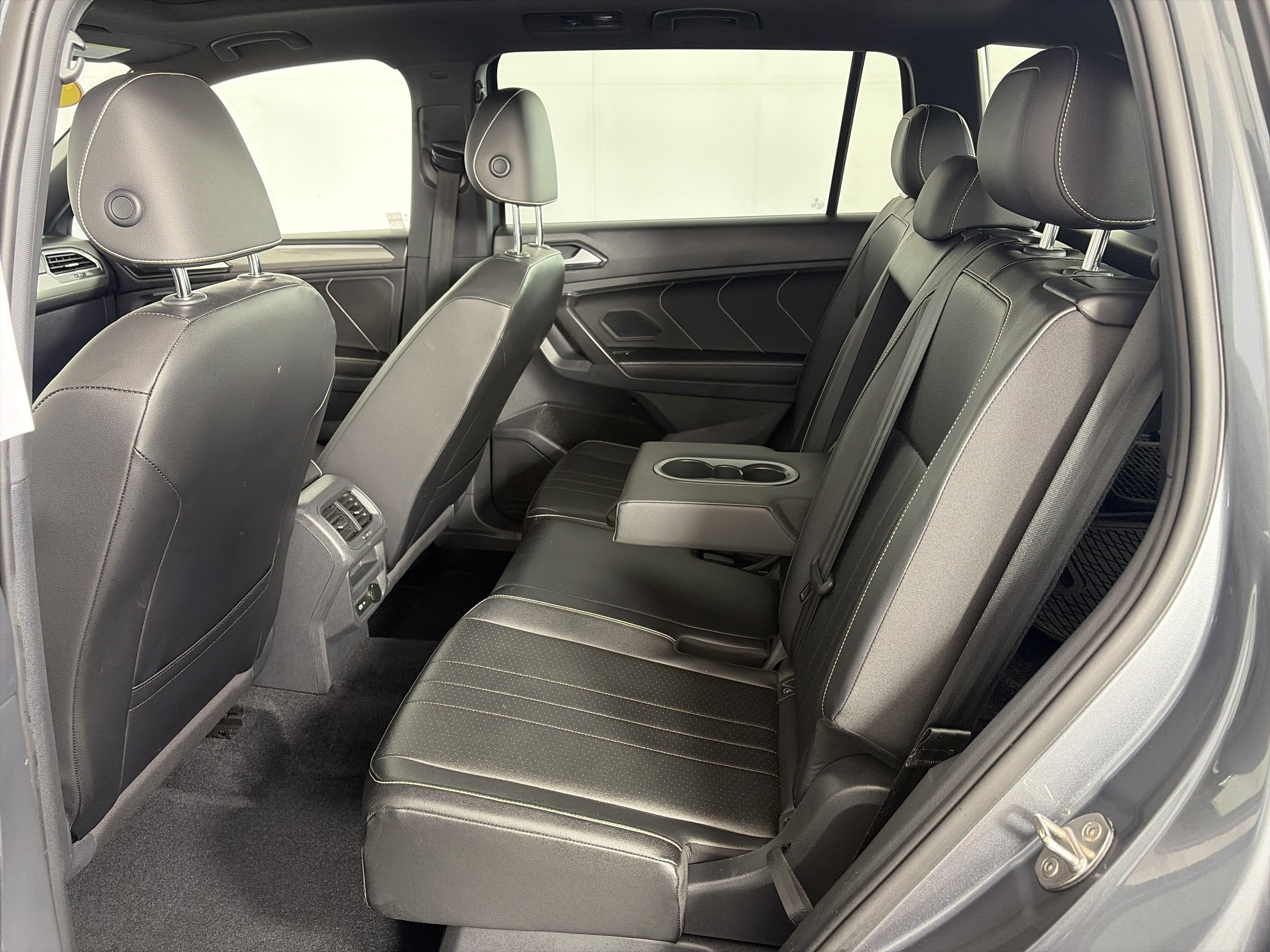 Used 2022 Volkswagen Tiguan SE R-Line FWD image 7