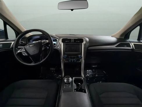 Used 2018 Ford Fusion SE w/ Fusion SE Technology Package FWD image 9