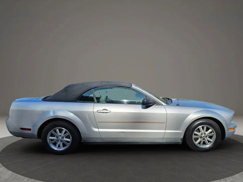 Used 2005 Ford Mustang Deluxe Convertible 2D image 10