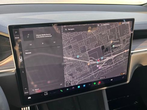 Used 2024 Tesla Model X image 17