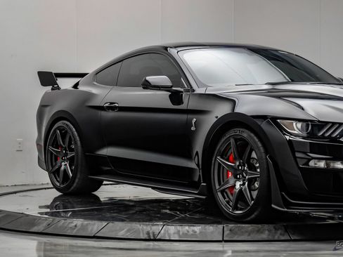 Used 2021 Ford Mustang Shelby GT500 w/ Carbon Fiber Track Pack RWD image 31