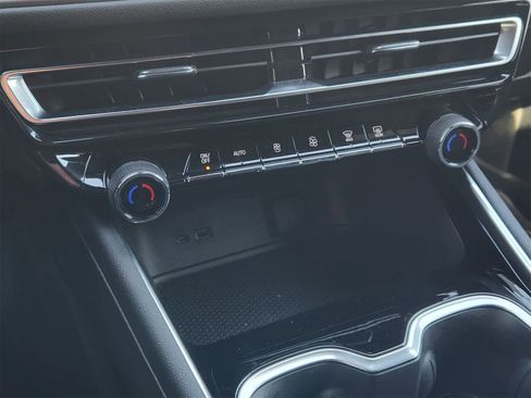 Used 2024 Chevrolet Traverse LS image 18