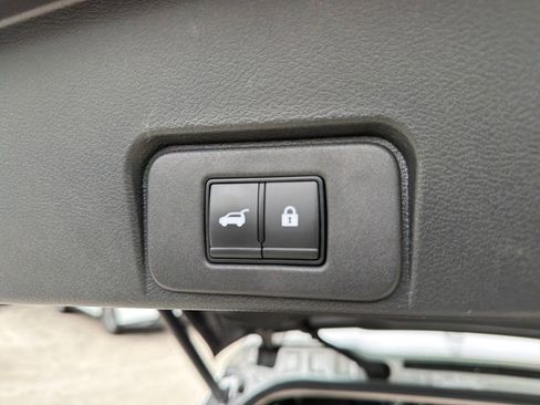 Used 2023 Nissan Rogue SV w/ SV Premium B Package image 35