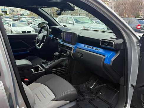 Used 2025 Toyota Tacoma TRD Off-Road image 8