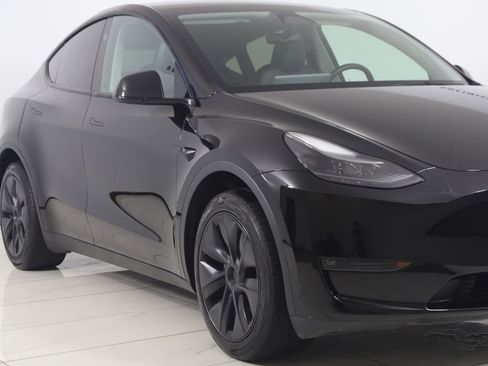 Used 2024 Tesla Model Y Long Range AWD/4WD image 38