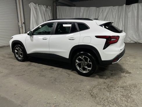 Used 2025 Chevrolet Trax LT image 5