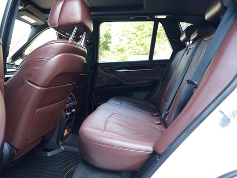 Used 2017 BMW X5 xDrive50i AWD/4WD image 30