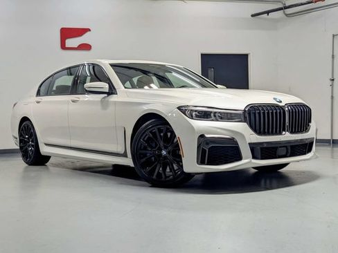 Used 2021 BMW 750i xDrive w/ Luxury Rear Seating Package AWD/4WD image 2