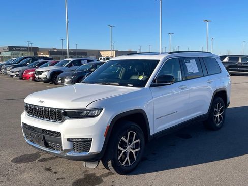 Used 2024 Jeep Grand Cherokee L Limited w/ Luxury Tech Group II image 3