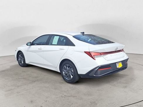 Used 2024 Hyundai Elantra SEL image 5