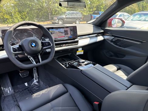 New 2026 BMW 530i xDrive w/ M Sport Package image 11