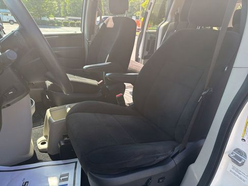 Used 2011 Dodge Grand Caravan Mainstreet w/ PWR Convenience Group FWD image 22