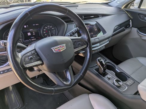 Used 2021 Cadillac XT4 Premium Luxury image 19