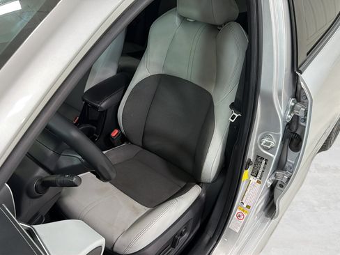 Used 2019 Toyota Corolla XSE FWD image 9