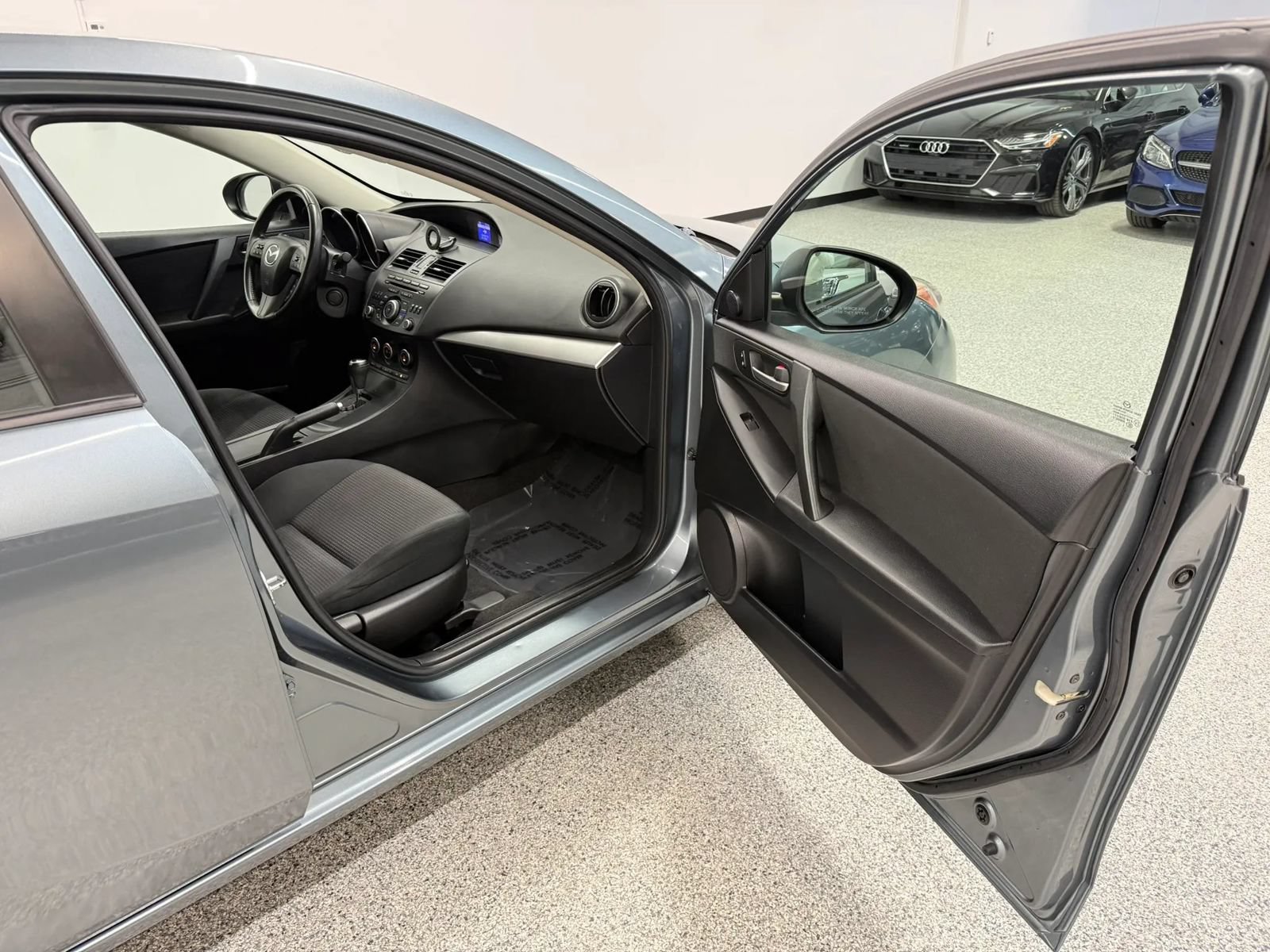 Used 2013 MAZDA MAZDA3 i Touring FWD image 23