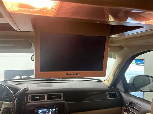 Used 2013 GMC Yukon XL Denali RWD image 32