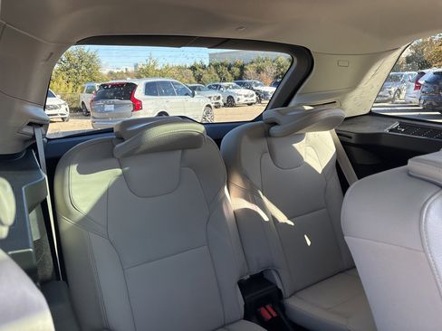 Used 2021 Volvo XC90 T5 Momentum w/ Climate Package image 10