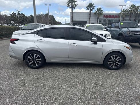 Used 2021 Nissan Versa SV image 2