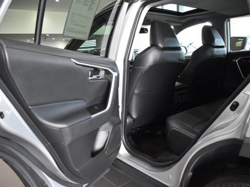 Used 2022 Toyota RAV4 XLE Premium image 27