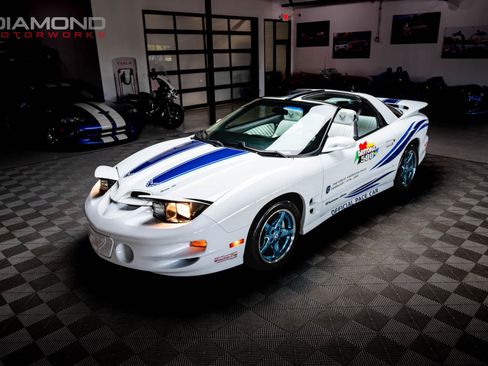 Used 1999 Pontiac Firebird Formula RWD image 3