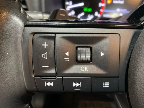 Used 2023 Nissan Rogue SV w/ SV Premium B Package image 14