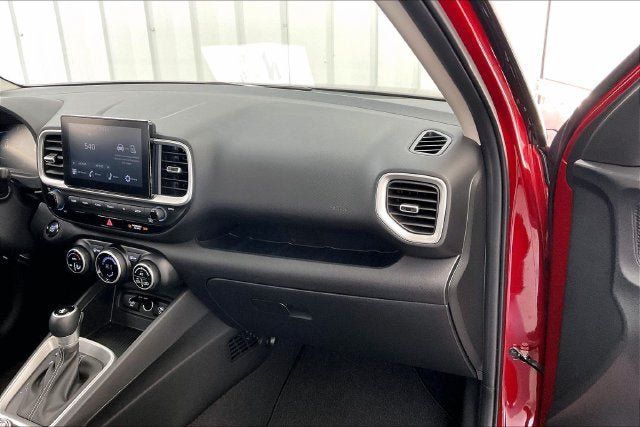 Used 2025 Hyundai Venue SEL FWD image 18