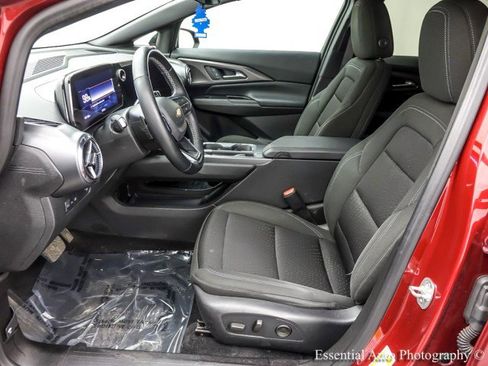 Used 2025 Chevrolet Equinox EV LT w/ Comfort Package image 11