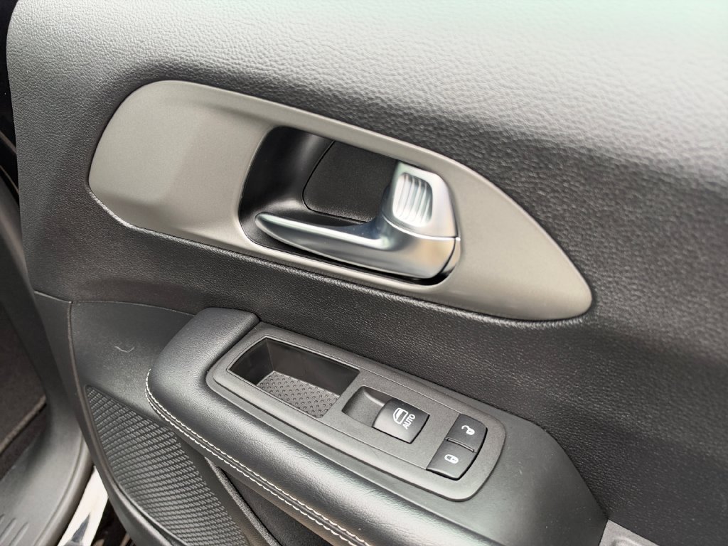 Used 2025 Chrysler Pacifica Select FWD image 28