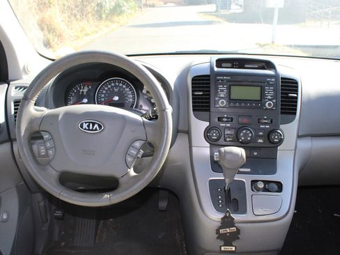 Used 2012 Kia Sedona EX image 8