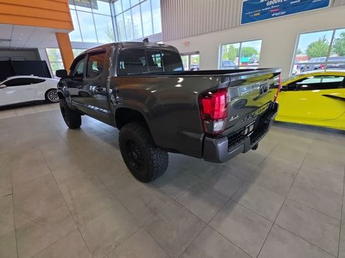 Used 2020 Toyota Tacoma SR AWD/4WD image 13