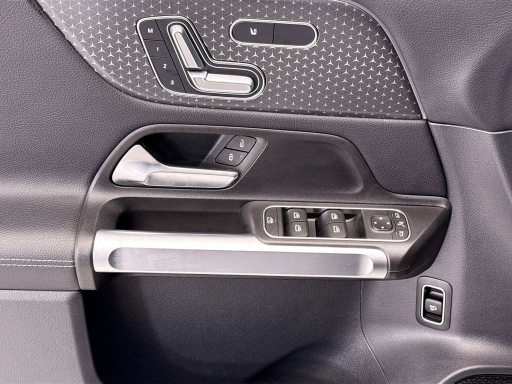 Certified 2024 Mercedes-Benz GLB 250 4MATIC image 22