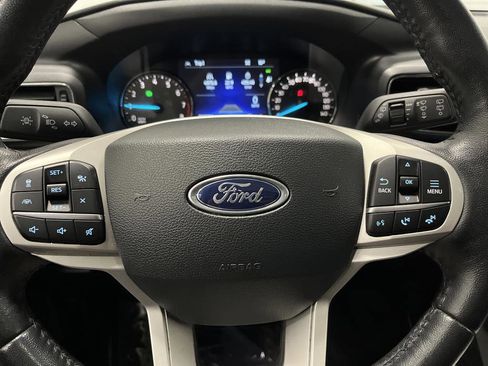 Used 2023 Ford Explorer XLT AWD/4WD image 17