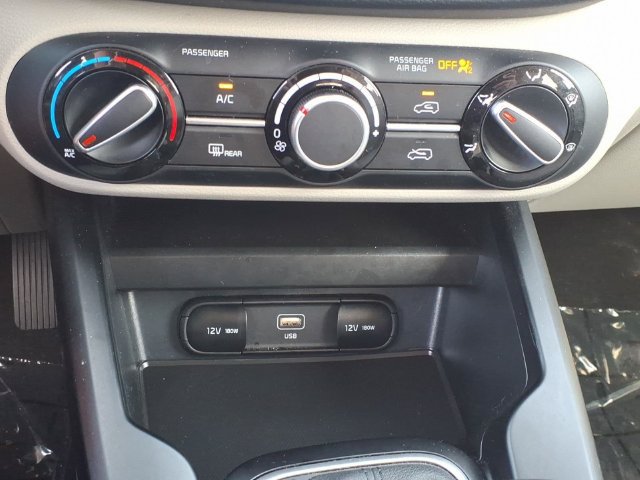 Certified 2025 Kia Soul LX w/ LX Technology Package FWD image 21