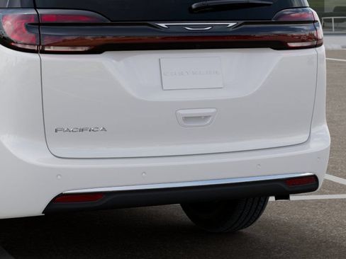 New 2027 Chrysler Pacifica Select FWD image 13