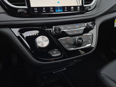 New 2026 Chrysler Pacifica Select image 22