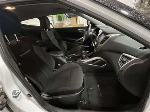 Used 2013 Hyundai Veloster image 27