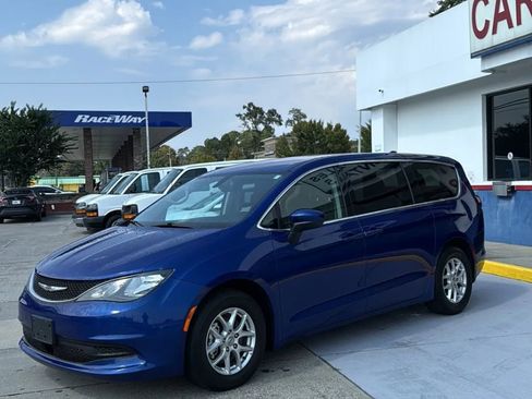 Used 2021 Chrysler Voyager LX image 2