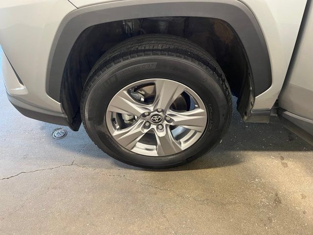 Used 2025 Toyota RAV4 XLE AWD/4WD image 32
