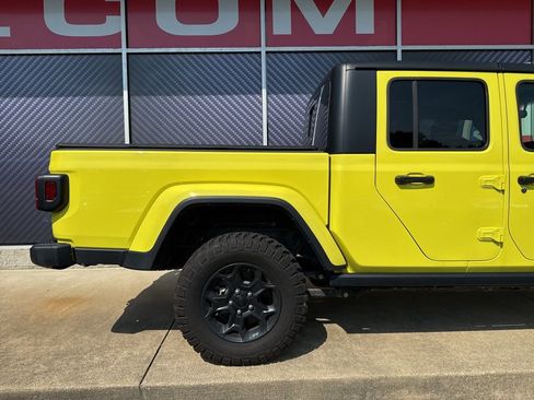 Used 2023 Jeep Gladiator Willys image 5