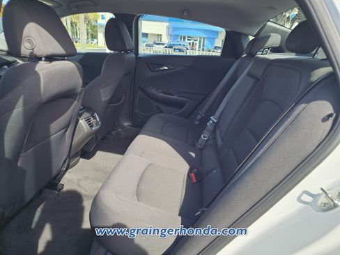 Used 2025 Chevrolet Malibu LT FWD image 11