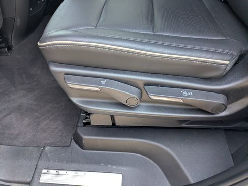 Used 2023 Cadillac Escalade Premium Luxury AWD/4WD image 32