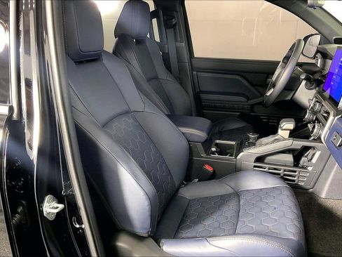 Used 2025 Toyota 4Runner Platinum AWD/4WD image 9