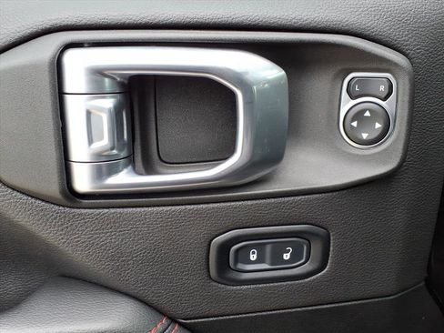 Used 2023 Jeep Gladiator Rubicon w/ Cold Weather Group image 31