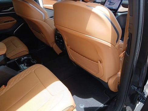 Used 2023 Jeep Grand Cherokee L Summit w/ Luxury Tech Group V AWD/4WD image 32