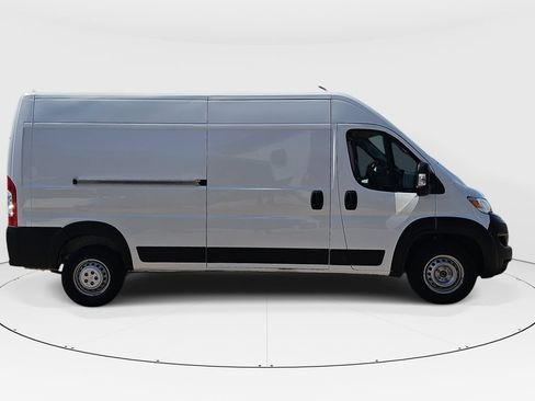 Used 2025 RAM ProMaster 2500 w/ Convenience Group FWD image 2