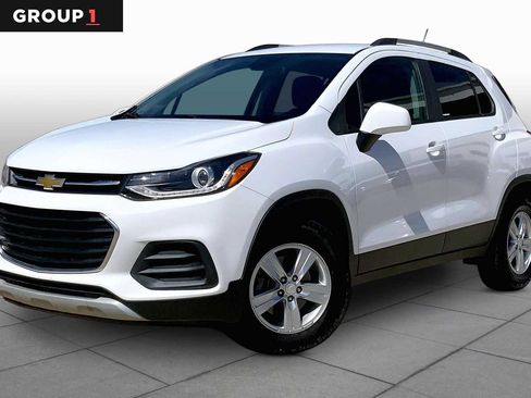 Certified 2022 Chevrolet Trax LT w/ Driver Confidence Package AWD/4WD image 1