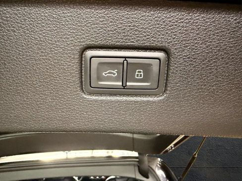 Used 2019 Audi Q7 3.0T Premium Plus w/ Premium Plus Package AWD/4WD image 11