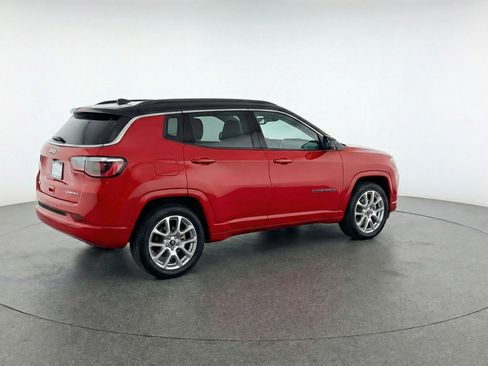 Used 2025 Jeep Compass Limited image 9